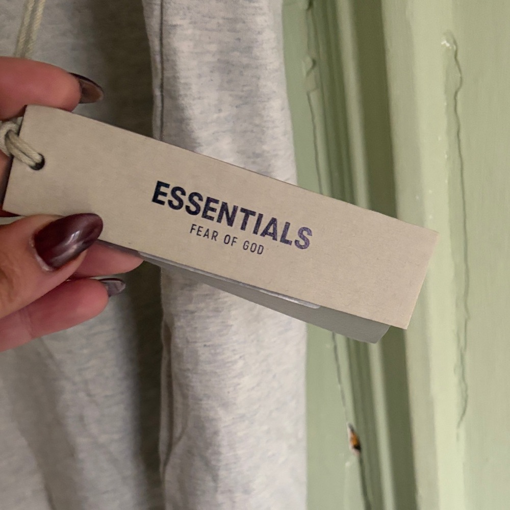 Essentials tee - Picture 2 of 7